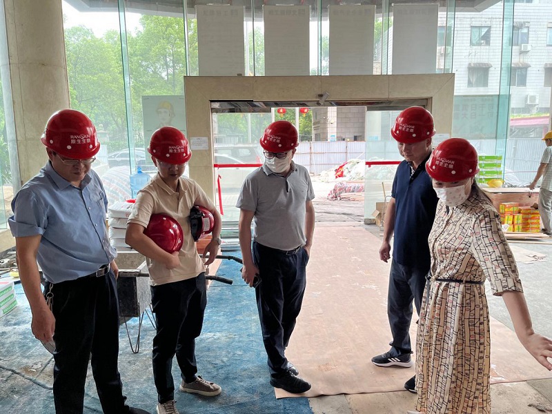 湖南糧油集團(tuán)黨委書記、董事長(zhǎng)葉蓁帶隊(duì)赴糧油辦公大樓開展維修改造工程安全生產(chǎn)督導(dǎo)檢查