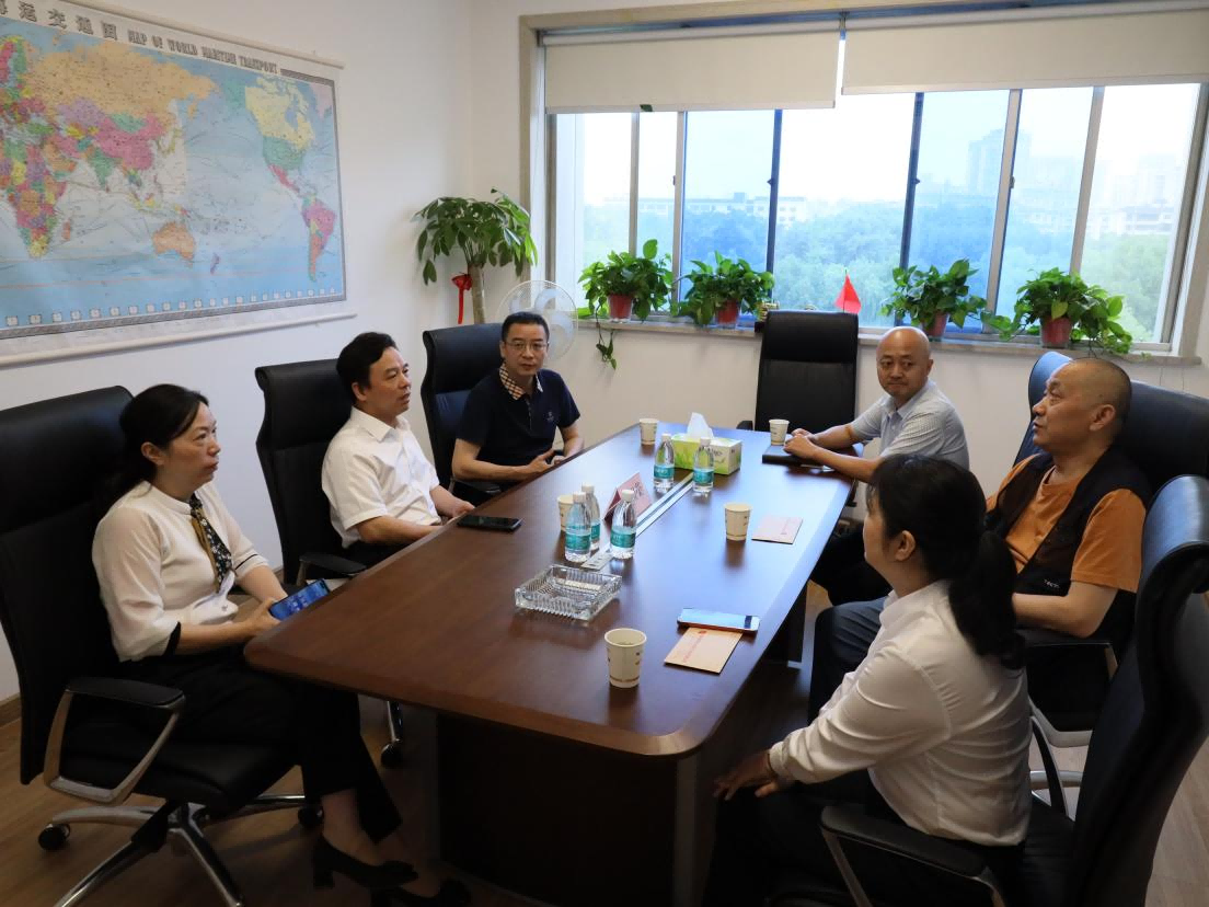 湖南農業(yè)集團黨委委員、副總經理陳根榮走訪慰問困難黨員